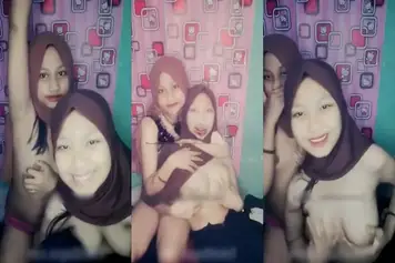 Bokep Jilbab Adik Kakak Pamer Nenen Hot
